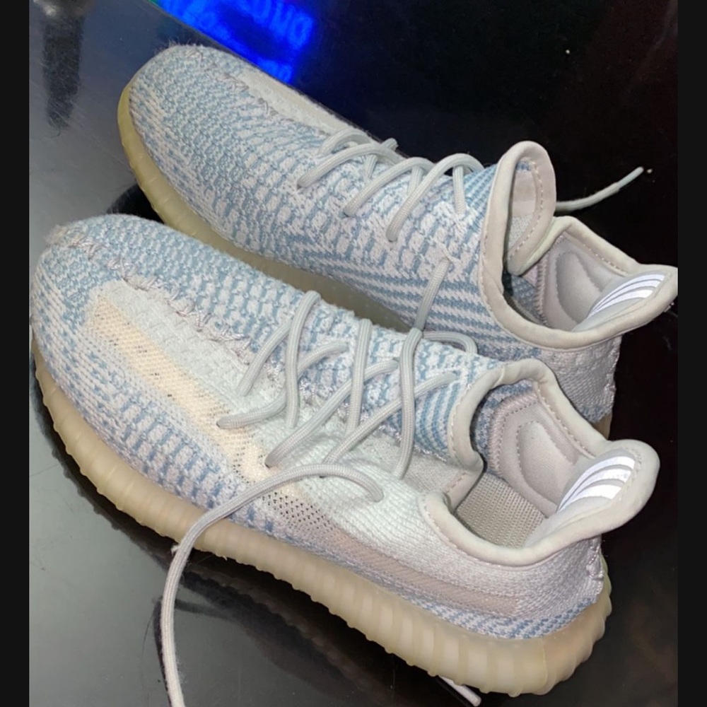Cloud white yeezy kids size 12k